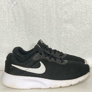 Nike Kids Black/White Tanjun Running Athletic Sneakers Shoes Size 3Y